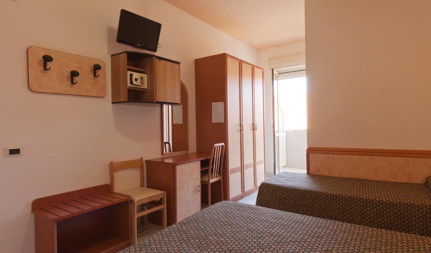 hotelpresidentvasto en hotel-vasto-by-the-sea-standard-room 008